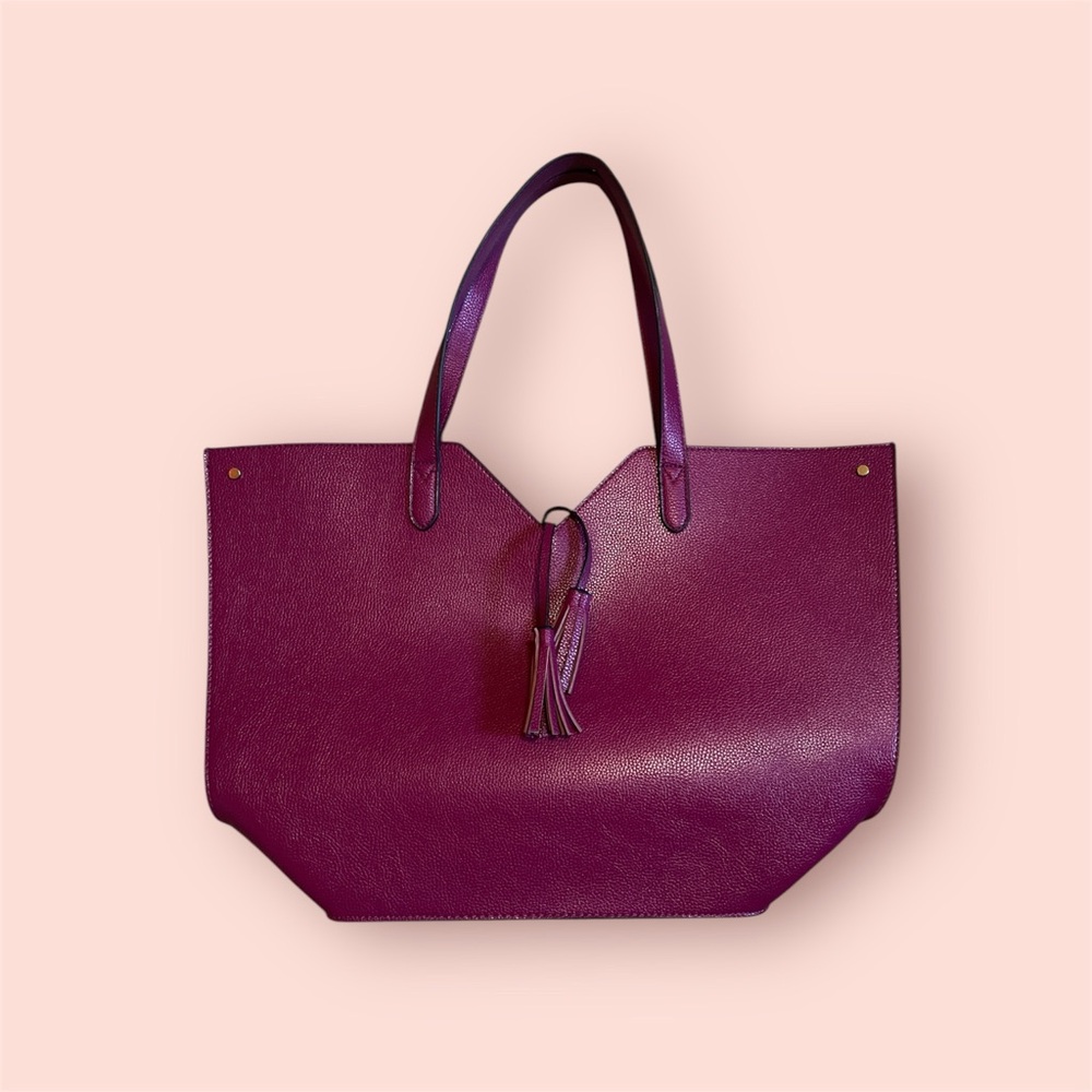 Neiman Marcus
Womens Tote Bag
Purple Faux Leather Shoulder
Travel Sac